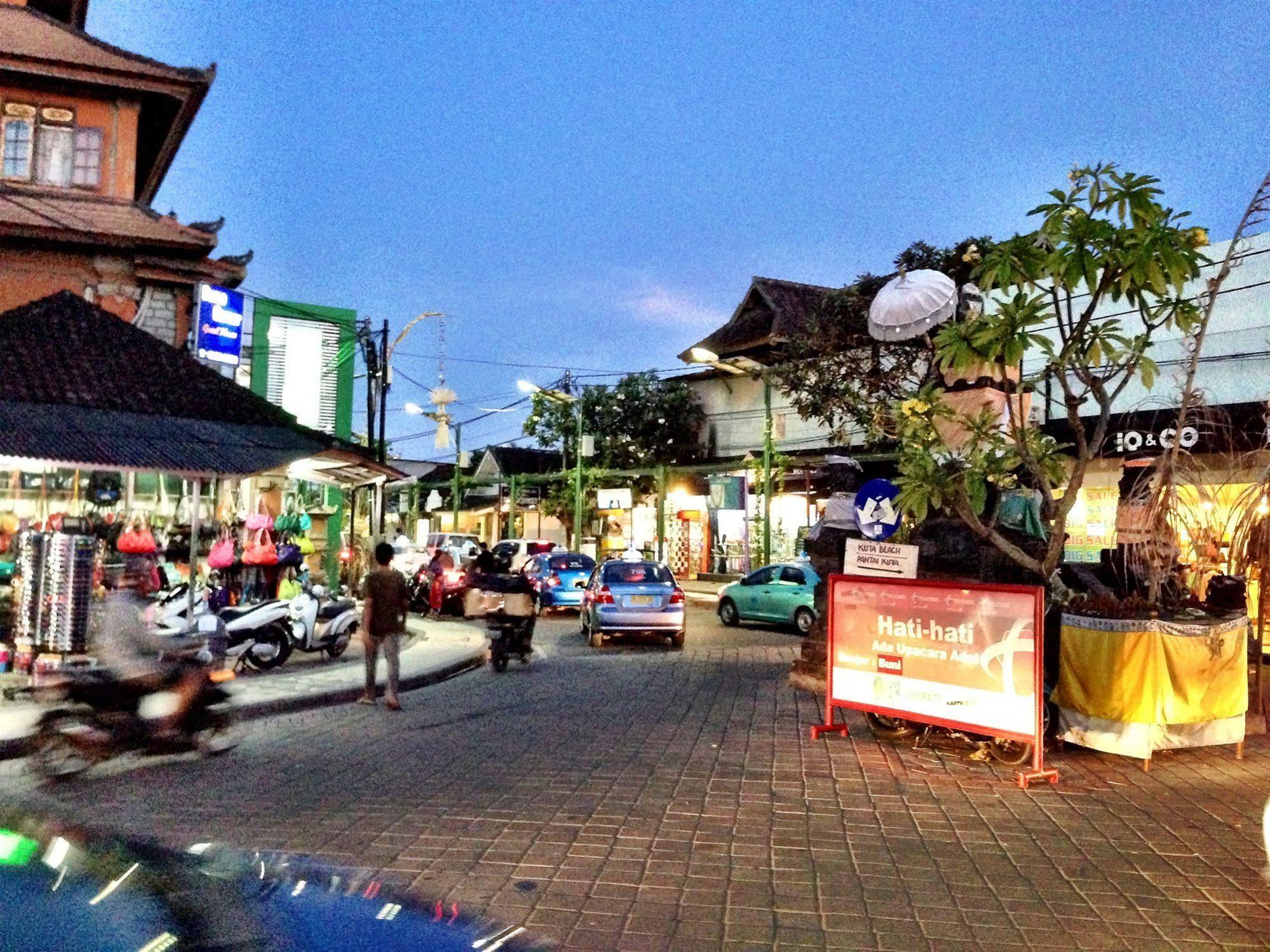 Bemo Corner Guest House Kuta Lombok Esterno foto